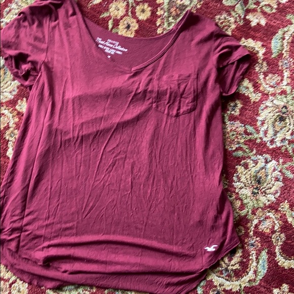 Maroon hollister tee - Picture 1 of 1